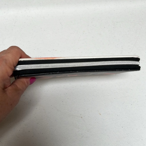 Disney Star Wars The Mandalorian Zip Around Wallet - Picture 7 of 7